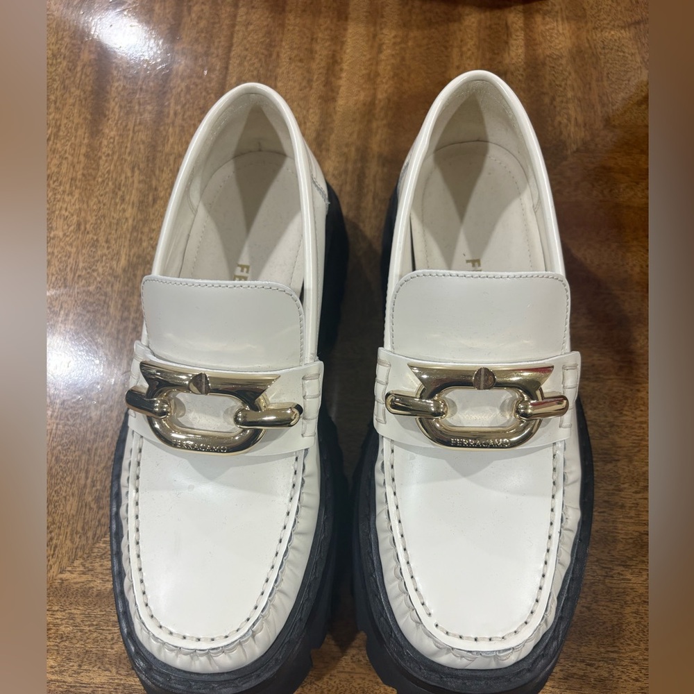 FERRAGAMO
Gancini-plaque leather loafers